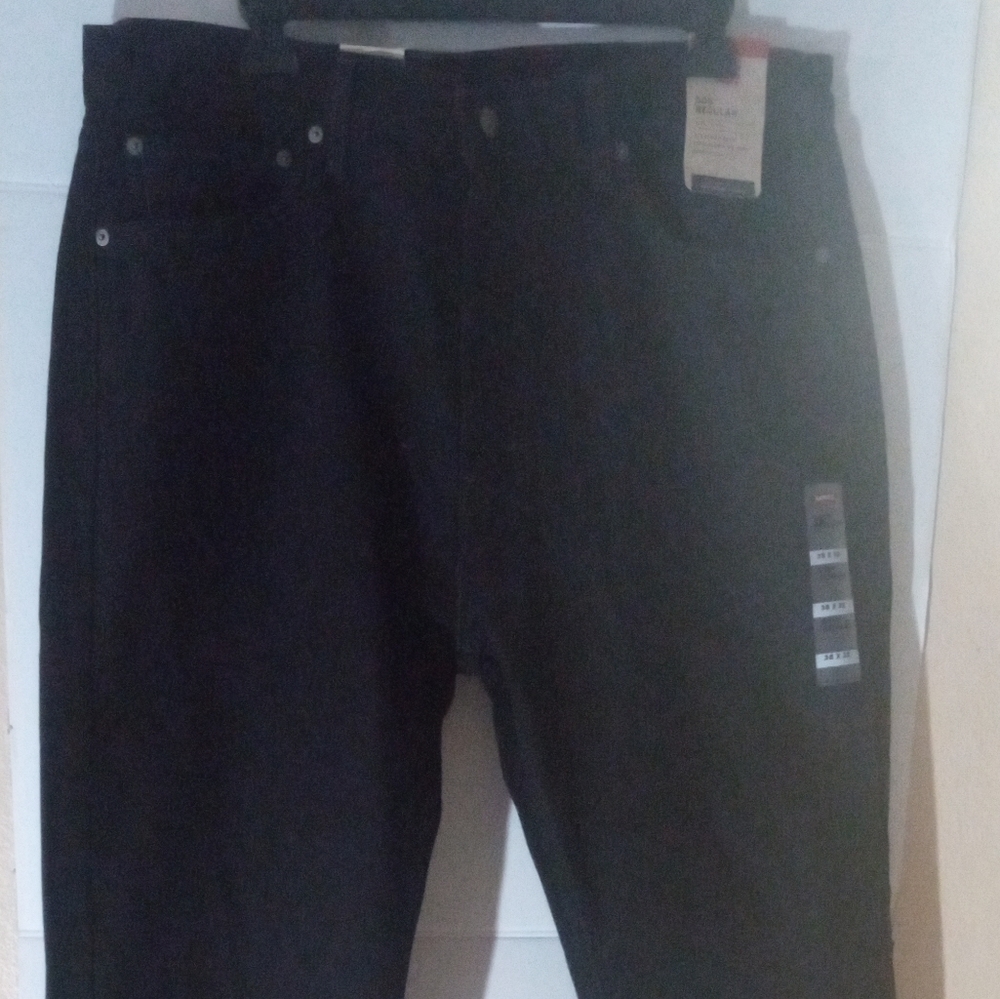 505 regular Levi's size 38 color is black 100% cotton